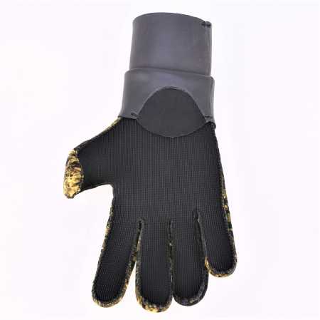 �������� Sargan ����� ���� 4,5 �� ��� ��������� �����, ������ � ��������� �������� �������.��