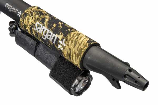   Sargan  700  X2 ( 2 )   ,     .